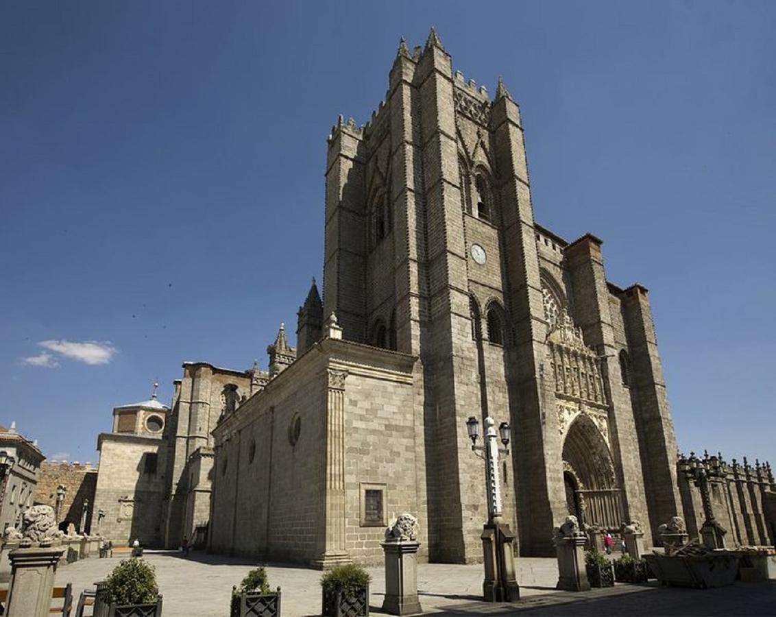 Apartamentos Turisticos Avila La Catedral Экстерьер фото