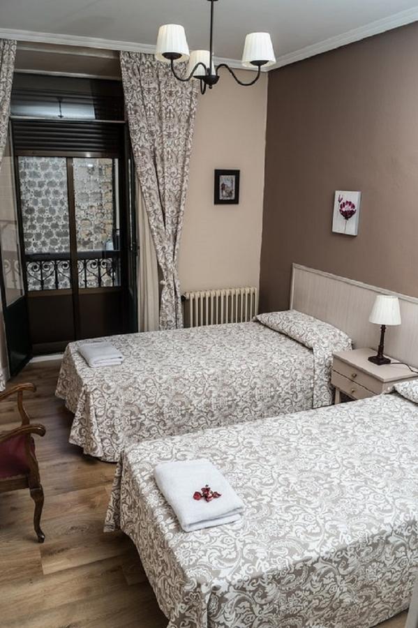 Apartamentos Turisticos Avila La Catedral Экстерьер фото